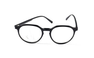 Kırık bir mercekle beyaz gözlüklü.