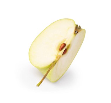 Olgun yeşil elma parçası beyaza izole edilmiş.