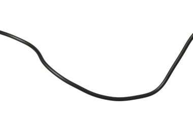 Beyaz üzerine izole edilmiş siyah bir elektrik kablosu