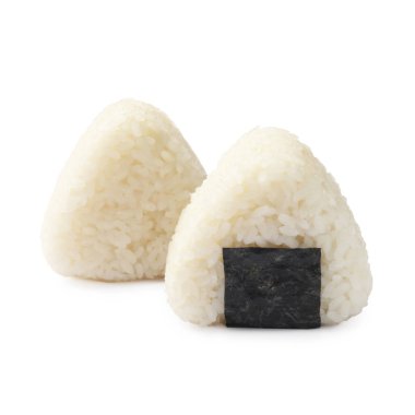Pirinç topları (onigiri) beyaz üzerine izole edilmiş. Geleneksel Japon yemeği