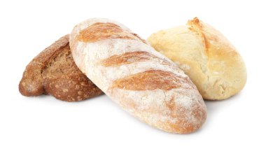 Farklı somunlar, taze pişmiş ekmek, beyaz üzerine izole edilmiş.