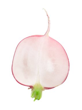 Taze olgun turp parçası beyaza izole edilmiş.