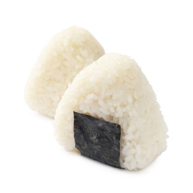 Pirinç topları (onigiri) beyaz üzerine izole edilmiş. Geleneksel Japon yemeği