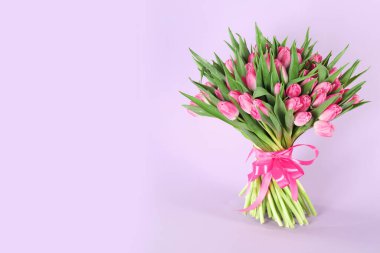 Leylak arkaplanda güzel laleler, metin için boşluk