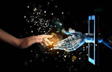 Yapay zeka. Kadın ve robot elleri siyah arkaplanda birbirine uzanıyor.