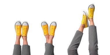 Beyaz arka planda ayakkabılarını gösteren bir kadın, yakın plan. Fotoğraf Kolajı