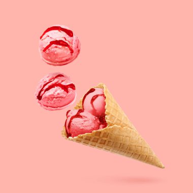 Dondurma kepçeleri ve pembe arka planda gözleme külahı