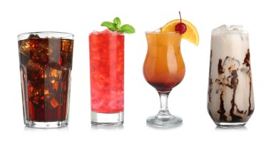 Farklı ferahlatıcı içecekler. Buz küpleri beyaz, set.