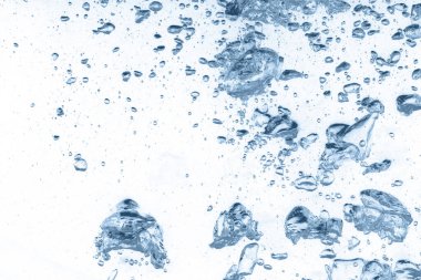 Temiz suda birçok hava kabarcığı, yakın çekim