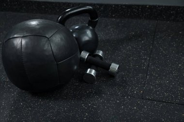 Siyah ilaç topu, dambıl ve dambıl yere, metin için alan