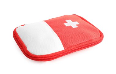 İlaçları beyaza izole edilmiş ilk yardım çantası