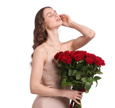 Gülen kadın beyaz arka planda bir buket gülle