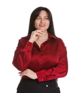 Beyaz arka planda gülümseyen artı boyut modelinin portresi. Fazla kilolu