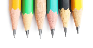 Beyaz, üst görünüm üzerinde izole birçok grafit kalem