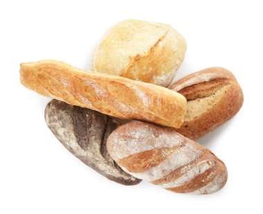 Farklı somunlar taze pişmiş ekmek beyaz, üst görünüm izole