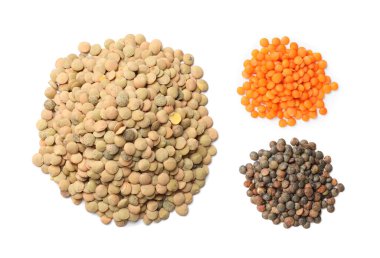 Beyaza izole edilmiş farklı türde mercimek. Üst görünüm