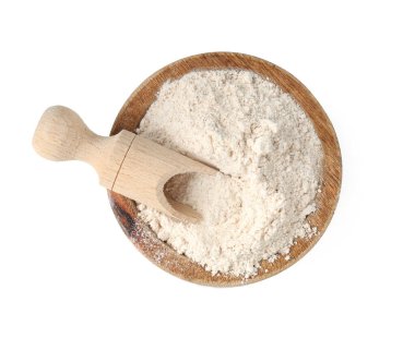 Kahverengi pirinç unu ve kase içinde kepçe beyaz, üst manzara