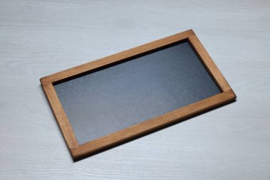 Hafif ahşap zemin üzerinde boş küçük tahta