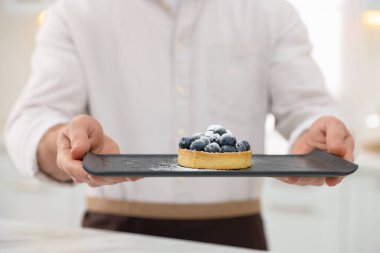 Mutfakta lezzetli tartı olan şekerci, yakın plan.