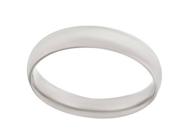 Parlak gümüş alyans beyazda izole.