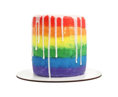 Beyaz arka planda nefis parlak gökkuşağı pastası