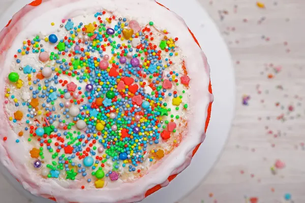 Nefis pasta ve süslemeler ışık masasında, üst manzara