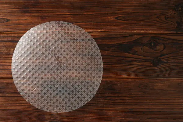 Ahşap masa üzerinde yenilebilir pirinç kağıdı, üst manzara. Metin için boşluk