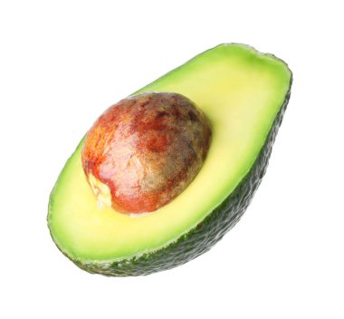 Olgun avokadonun yarısı beyaza izole edilmiş.