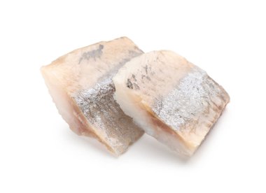 Lezzetli ringa balıkları beyaz renkte izole edilmiş.