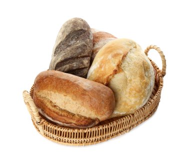 Sepetteki farklı somunlar beyaza izole edilmiş.