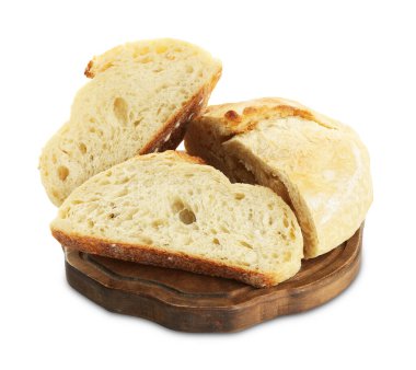 Beyaz üzerine izole edilmiş taze ekmek parçaları.