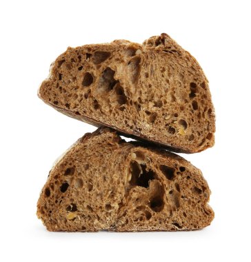 Beyaz üzerine izole edilmiş taze ekmek parçaları.