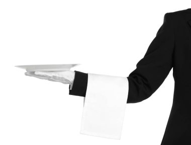 Beyaz arka planda boş tabağı ve peçetesi olan adam, yakın plan.