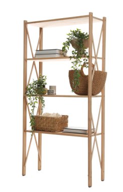 Ahşap raf ünitesi ve beyaz üzerine izole edilmiş farklı ev dekorasyonu.