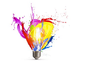 Fikir konsepti. Beyaz arka planda parlayan ampulden süzülen parlak boya damlaları