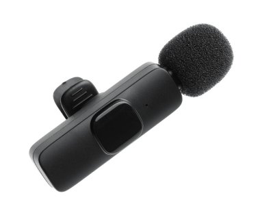 Lavalier mikrofonu beyaza izole edilmiş. Ses ekipmanları