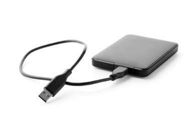 USB kablosu beyaz üzerine izole edilmiş harici sabit disk