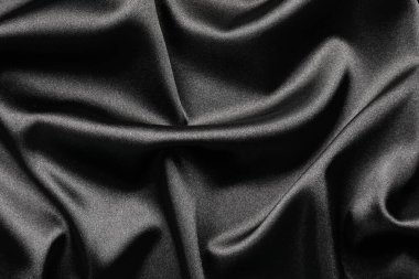 Arkaplan olarak siyah buruşuk ipek kumaş, üst görünüm