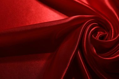 Arkaplan olarak kırmızı buruşuk ipek kumaş, üst görünüm
