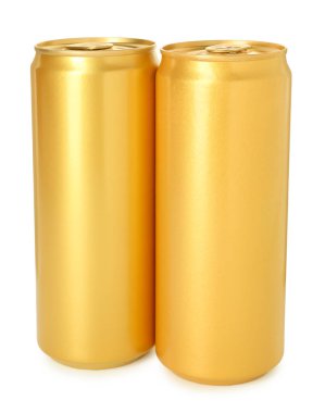 İki boş teneke kutu beyaza izole edilmiş.