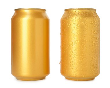 İki boş teneke kutu beyaza izole edilmiş.