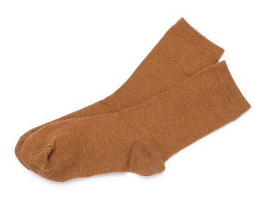 Bir çift kahverengi çorap beyaza izole edilmiş, üst manzara