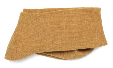 Bir çift koyu sarı çorap beyaza izole edilmiş, üst manzara