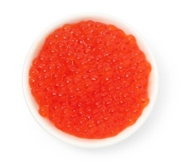 Lezzetli kırmızı havyar beyaz kasede izole, üst manzara