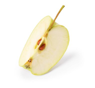 Olgun yeşil elma parçası beyaza izole edilmiş.