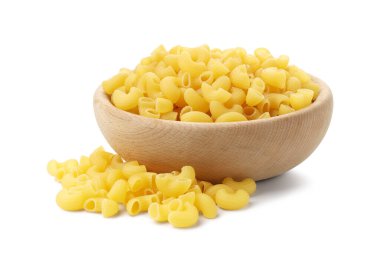 Beyaz kasedeki çiğ boynuzlu makarna.