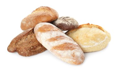 Farklı somunlar, taze pişmiş ekmek, beyaz üzerine izole edilmiş.