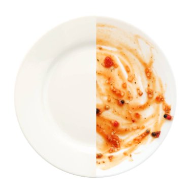 Kirli plaka beyaz, üstten görünüyor. Bulaşık yıkama işlemi