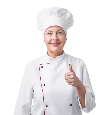 Profesyonel pasta şefi beyaz arka planda baş parmak gösteriyor.