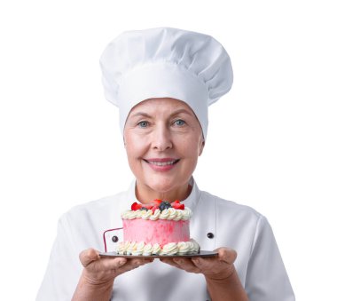 Beyaz arka planda pastası olan profesyonel pasta şefi.